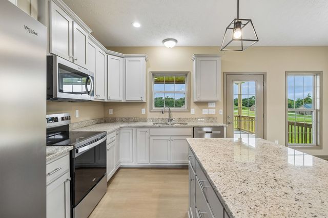 245 Makinley Dr, Lafayette, TN 37083