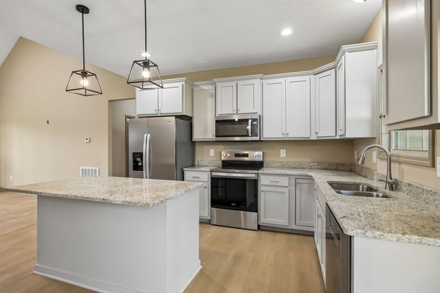245 Makinley Dr, Lafayette, TN 37083