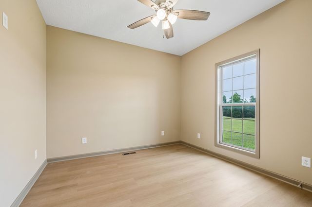 245 Makinley Dr, Lafayette, TN 37083