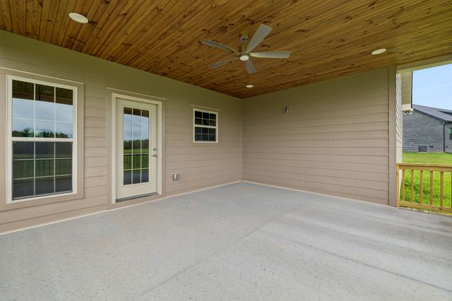 245 Makinley Dr, Lafayette, TN 37083