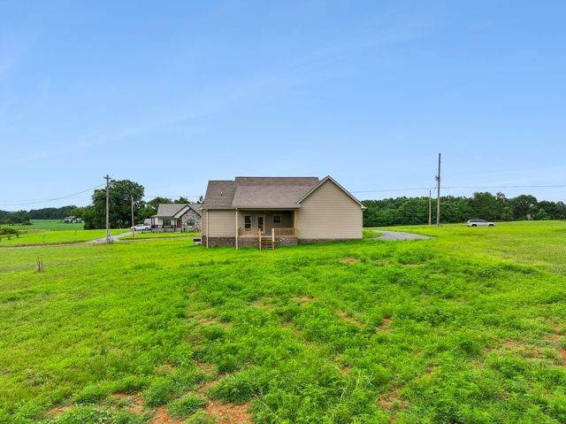 245 Makinley Dr, Lafayette, TN 37083