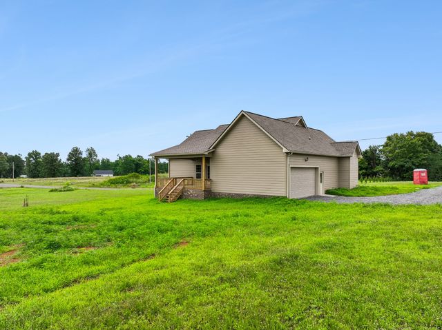 245 Makinley Dr, Lafayette, TN 37083