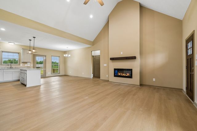 245 Makinley Dr, Lafayette, TN 37083