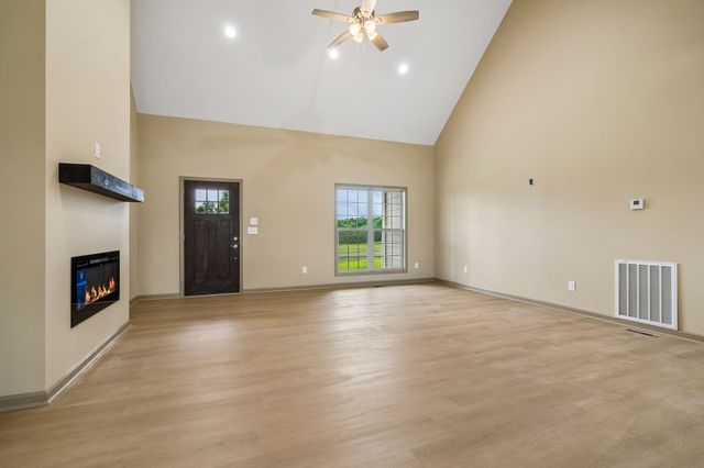 245 Makinley Dr, Lafayette, TN 37083