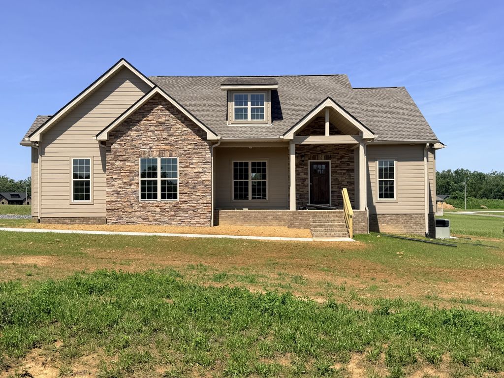 245 Makinley Dr, Lafayette, TN 37083