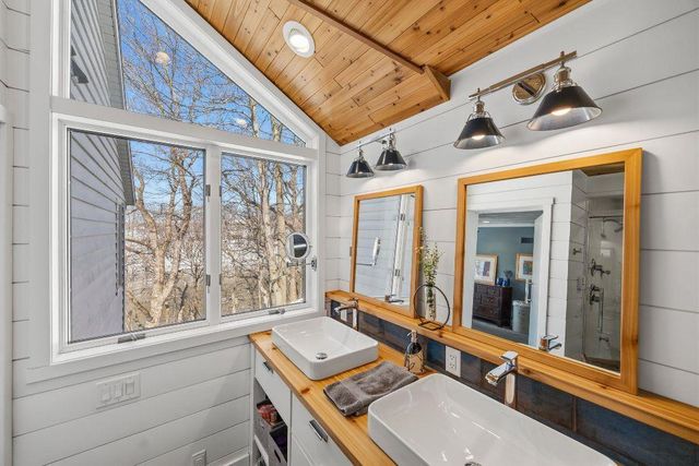 9445 N Arrowhead Shores Road, Edgerton, WI 53534