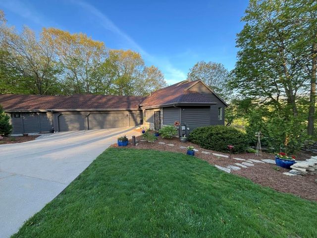 9445 N Arrowhead Shores Road, Edgerton, WI 53534