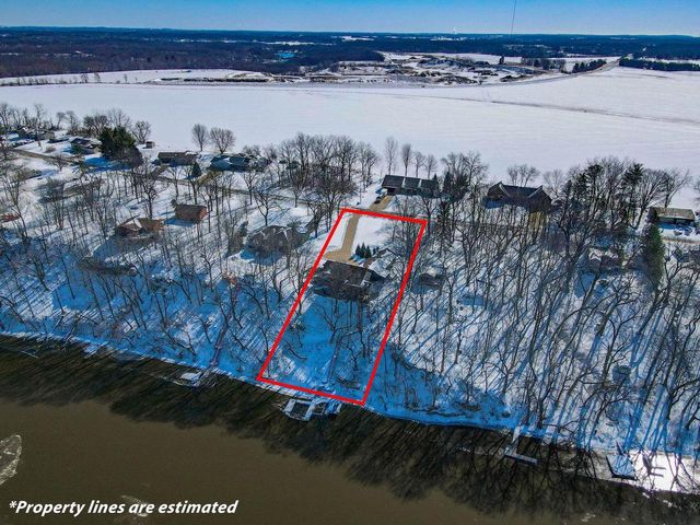 9445 N Arrowhead Shores Road, Edgerton, WI 53534