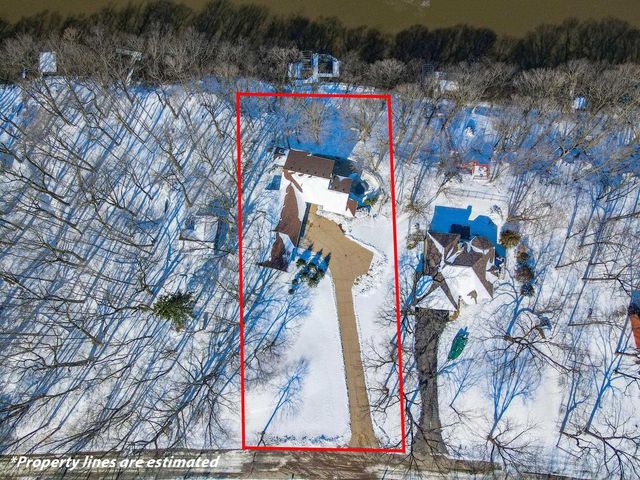 9445 N Arrowhead Shores Road, Edgerton, WI 53534