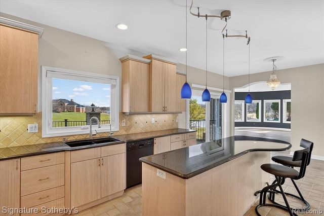 7455 Groveland Road, Holly, MI 48442