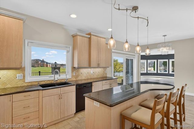 7455 Groveland Road, Holly, MI 48442