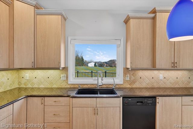 7455 Groveland Road, Holly, MI 48442