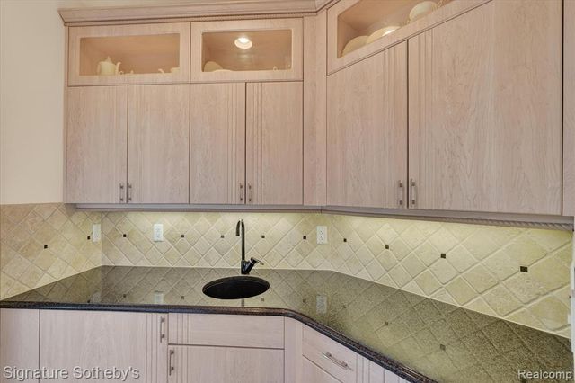 7455 Groveland Road, Holly, MI 48442