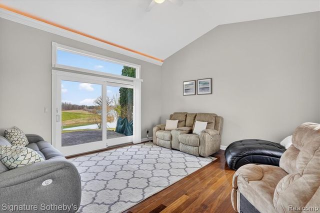 7455 Groveland Road, Holly, MI 48442