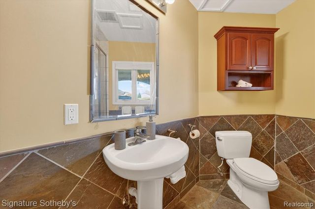 7455 Groveland Road, Holly, MI 48442