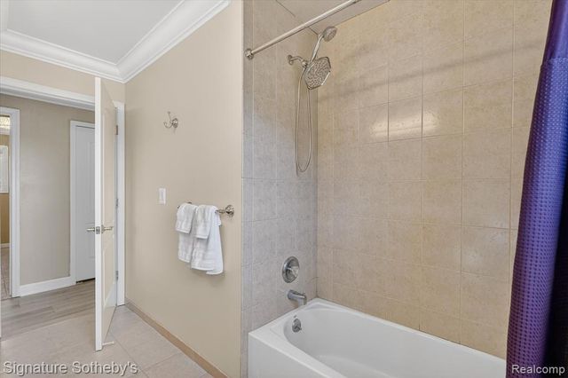 7455 Groveland Road, Holly, MI 48442