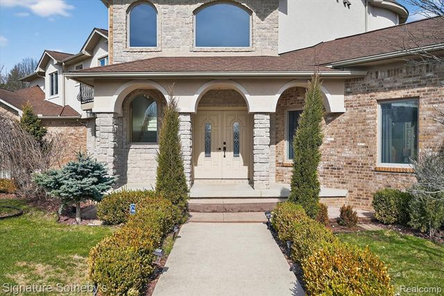 7455 Groveland Road, Holly, MI 48442