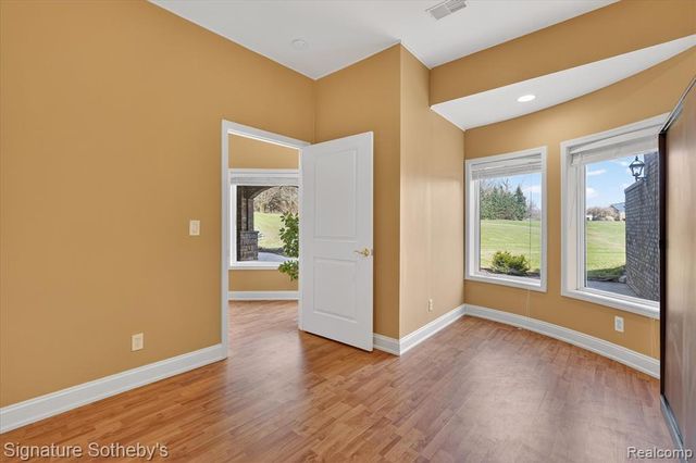 7455 Groveland Road, Holly, MI 48442