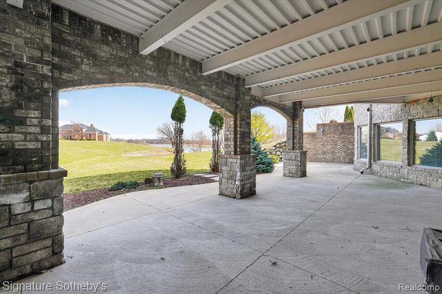 7455 Groveland Road, Holly, MI 48442