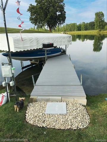7455 Groveland Road, Holly, MI 48442