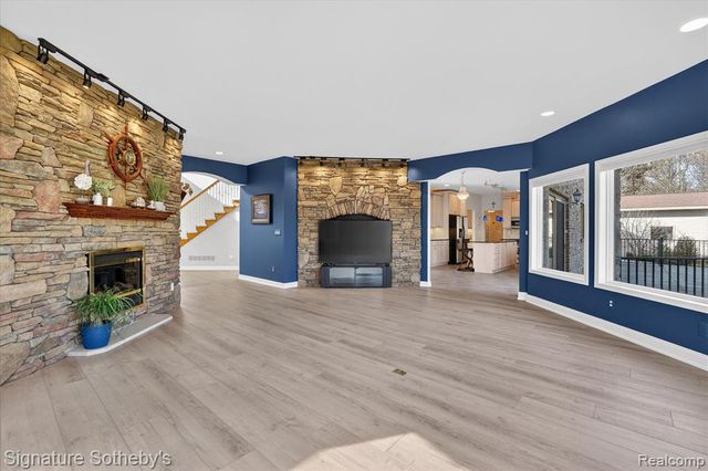7455 Groveland Road, Holly, MI 48442
