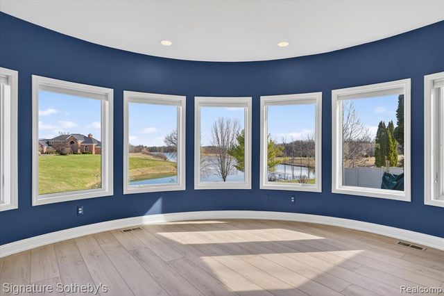 7455 Groveland Road, Holly, MI 48442