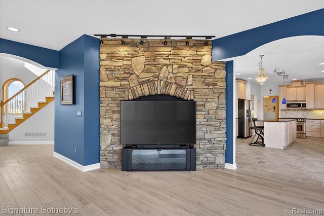 7455 Groveland Road, Holly, MI 48442