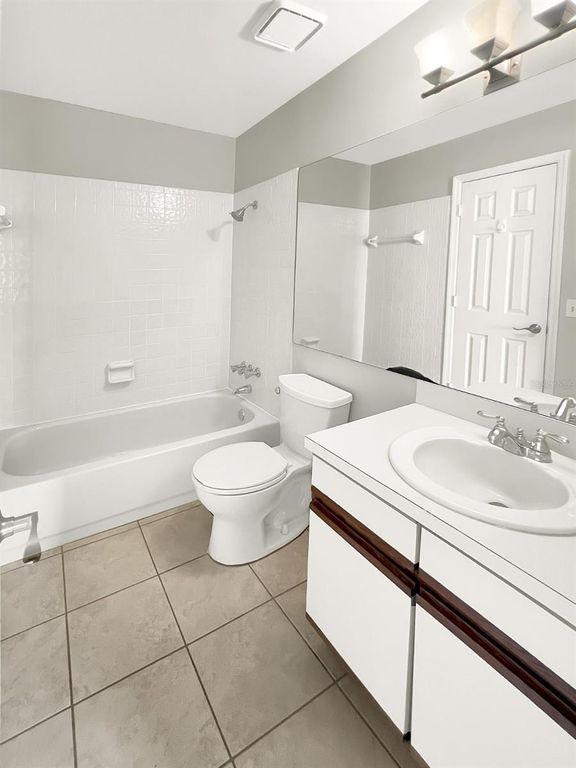 Image 20 of property listing at 652 ROARING DRIVE 230, Altamonte Springs, FL 32714