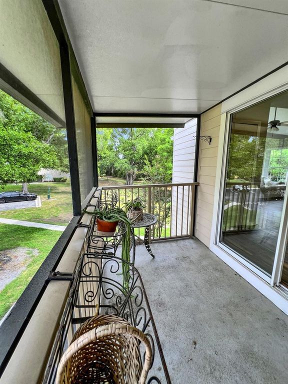 Image 23 of property listing at 652 ROARING DRIVE 230, Altamonte Springs, FL 32714