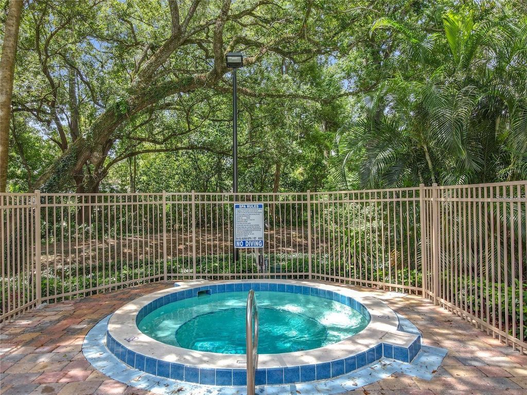 Image 47 of property listing at 652 ROARING DRIVE 230, Altamonte Springs, FL 32714
