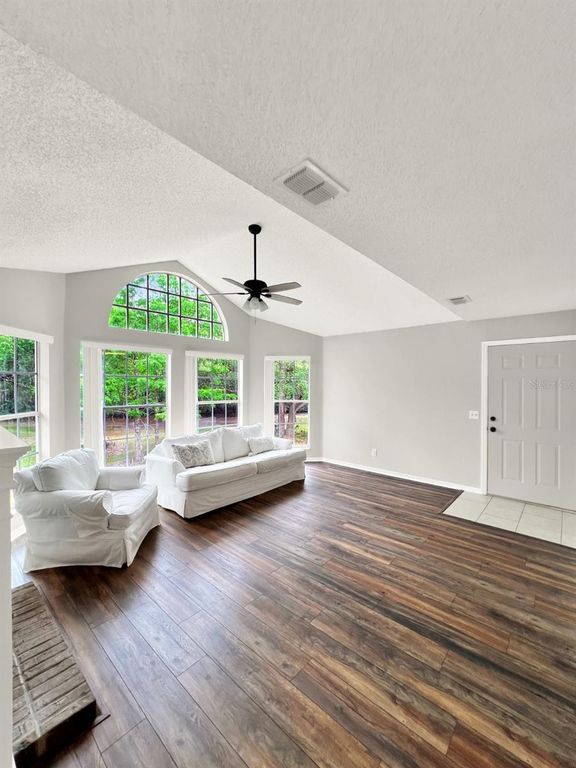 Image 6 of property listing at 652 ROARING DRIVE 230, Altamonte Springs, FL 32714