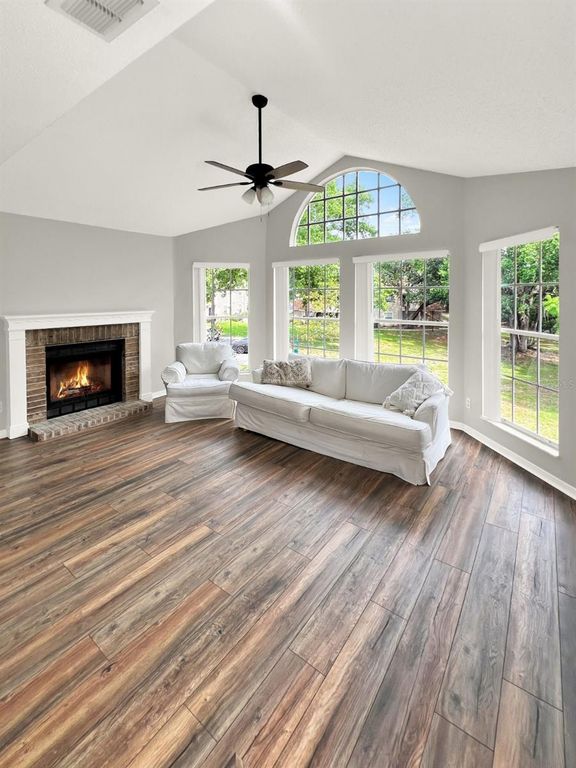 Image 7 of property listing at 652 ROARING DRIVE 230, Altamonte Springs, FL 32714