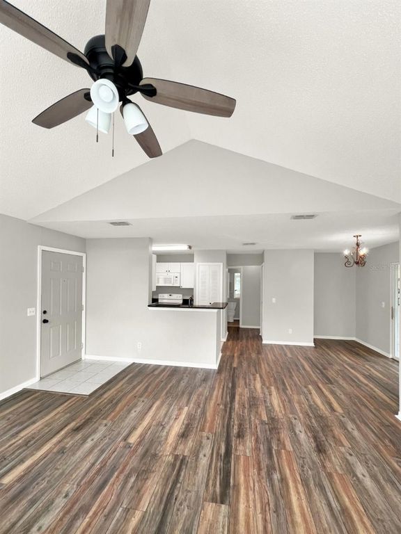 Image 8 of property listing at 652 ROARING DRIVE 230, Altamonte Springs, FL 32714