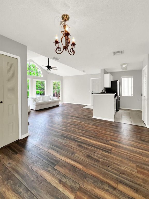 Image 10 of property listing at 652 ROARING DRIVE 230, Altamonte Springs, FL 32714