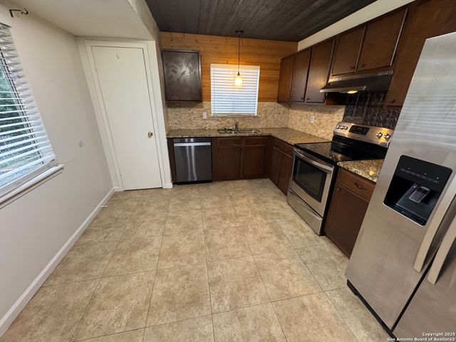 11902 Las Vegas, San Antonio, TX 78233