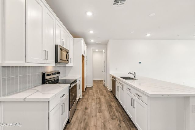 2121 W SONORAN DESERT Drive 59, Phoenix, AZ 85085