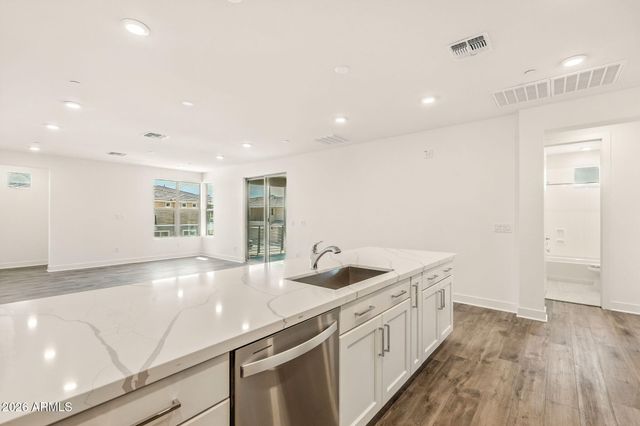2121 W SONORAN DESERT Drive 59, Phoenix, AZ 85085