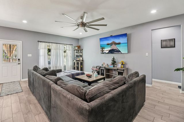 8112 Lakeshore Drive, Kemp, TX 75143