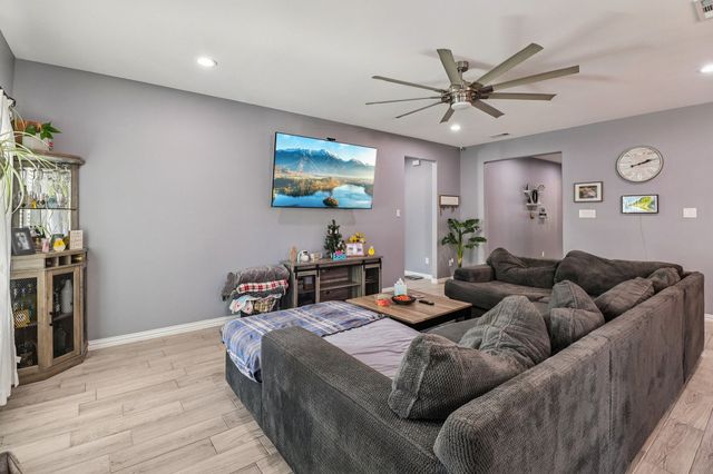 8112 Lakeshore Drive, Kemp, TX 75143