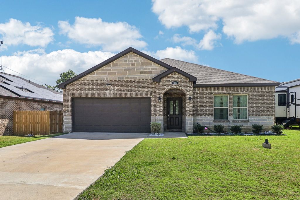 8112 Lakeshore Drive, Kemp, TX 75143