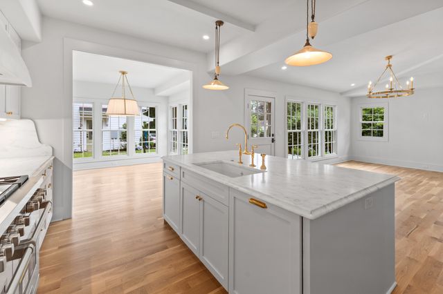 215 Lewisburg Ave, Franklin, TN 37064