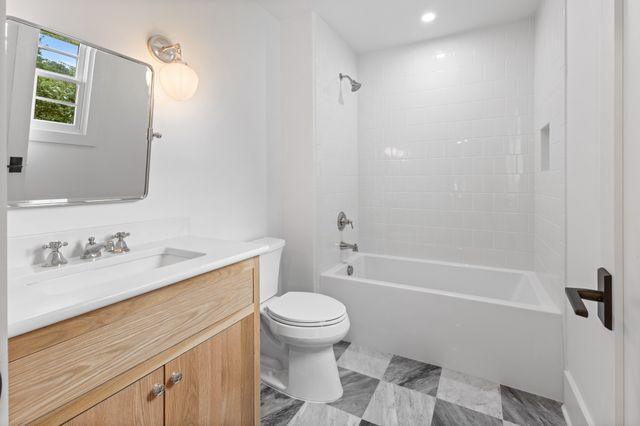 215 Lewisburg Ave, Franklin, TN 37064