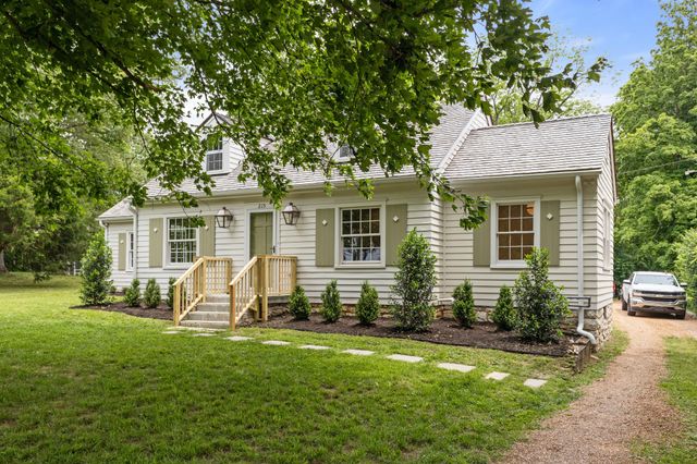 215 Lewisburg Ave, Franklin, TN 37064