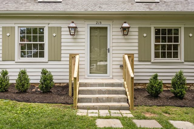 215 Lewisburg Ave, Franklin, TN 37064
