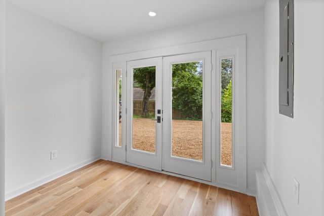 215 Lewisburg Ave, Franklin, TN 37064