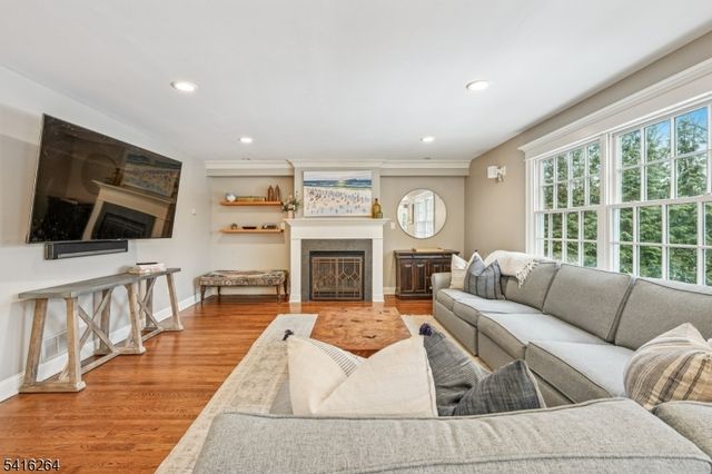 77 Falmouth St, Millburn Twp., NJ 07078