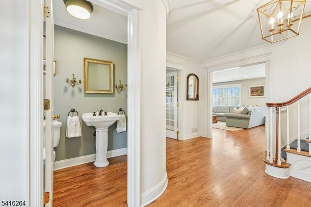 77 Falmouth St, Millburn Twp., NJ 07078