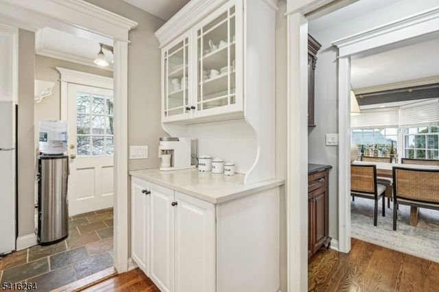 77 Falmouth St, Millburn Twp., NJ 07078