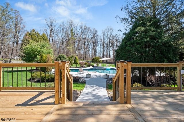 5 MEADOW DRIVE, Warren Twp., NJ 07059