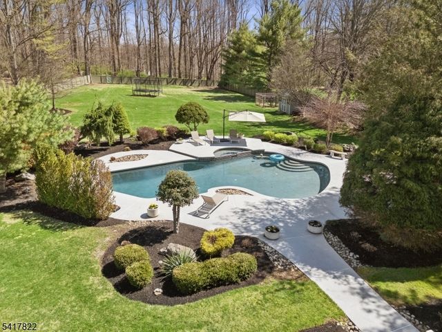 5 MEADOW DRIVE, Warren Twp., NJ 07059